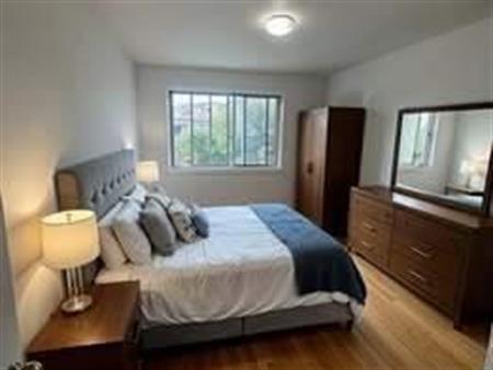 2 CH - 1 SDB - Saint-Laurent - $1,300 /mo