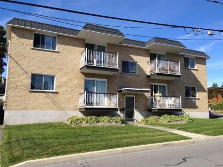 4.5 rénové (au printemps 2026) pour 55 + près du lac Boivin Granby