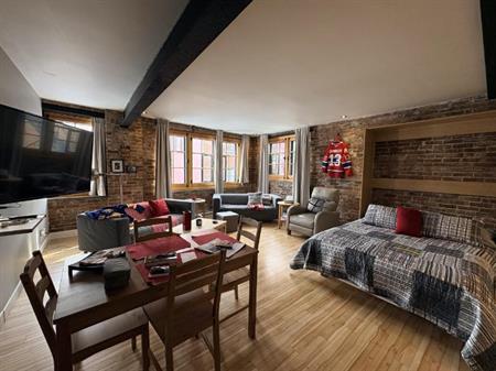 Loft entièrement meublé à louer Vieux-Québec juillet 2026
