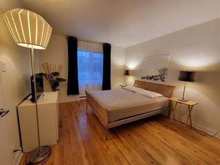 Libre 1er avril - face métro Viau - 4 1/2 rénové, meublé