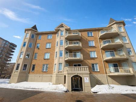 Condo 4 ½ lumineux – immeuble avec ascenseur – disponible maintenant (location long terme)