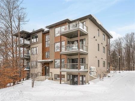 41/2 à Bromont face à la montagne