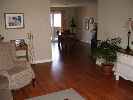 Grand 4 ½ style condo fraichement peinturé Boulevard Iberville, Repentigny (Lanaudière)