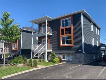 4 1/2 style condo sur 2 étage - rare