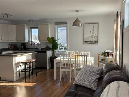 4 1/2 style condo sur 2 étage - rare