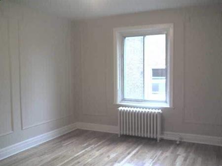 5½ ENTIEREMENT REFAIT-5 MNTS MT ROYAL ET UNIVERSITÉS- 3 CAC