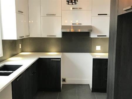 À VOIR grand 5 1/2 rénové appartement près métro Charlevois