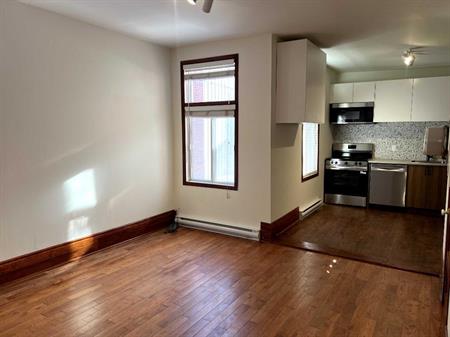 2 minues à Pied METRO St Henri - 5 1/2 ( 3 chambres)