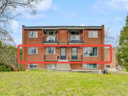 Grand appartement 5 et demi à louer à Rosemère