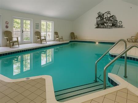 4 et demi sur deux étages (meublé tout inclus)