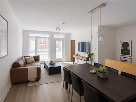 Spacieux 3 chambres rénové – 2215 $ – Disponible dès maintenant – Électros / Spacious Renovated 3-Bedroom – $2215 – Appliance