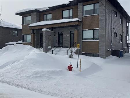 Condo haut de gamme à louer à Granby (Gestion Marc Breton)