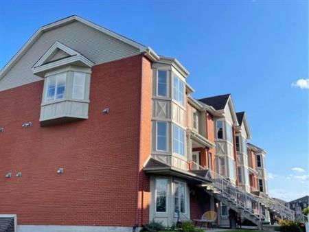 BROSSARD CONDO 4 1/2 + GARAGE