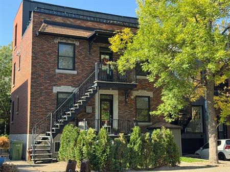 Grand 8½ entièrement rénové- Face parc Bélair- emplacement exceptionnel