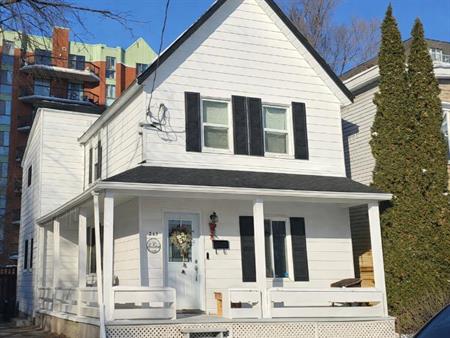 3 CH - 2 SDB - Gatineau - $2,500 /mo