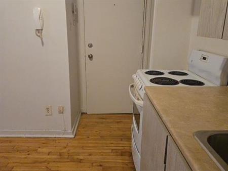 Studio 1,5 semi-meublé