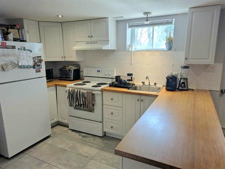 Joli 3 1/2 rénové à louer Fabreville Laval chauffage électricité inclu