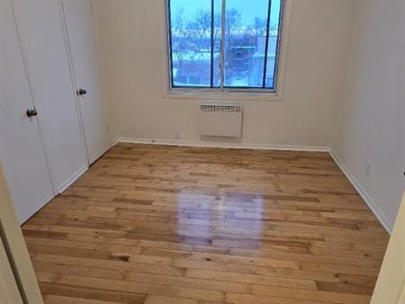 Appartement - Très grand 3 1/2 lumineux