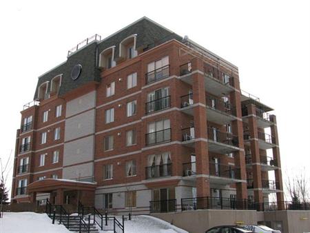 Condo 3 et demi ancien 4 et demi de 1040 pi2 centre ville de Laval