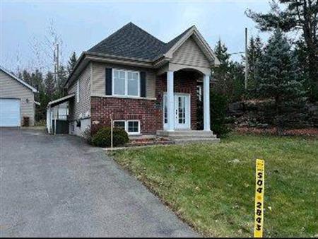 Superbe 5 1/2 a louer , St-Canut