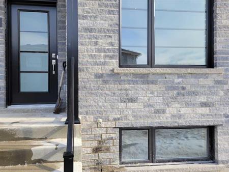 3 Beds 2 Baths - Townhouse