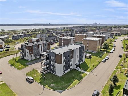 Grand 5 1/2, ANNIMAUX ACCEPTÉS, vue partielle sur le fleuve