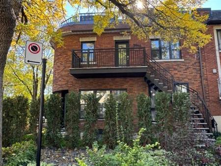 Rare sur le marché: grand 7½ face au parc Bélair