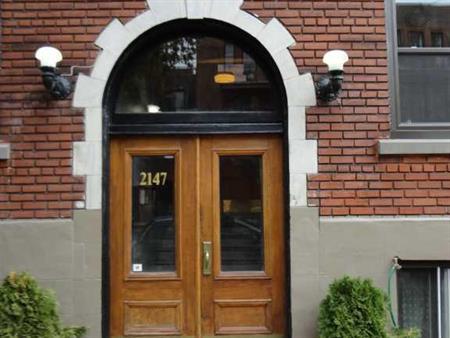 2br - 1200ft2 - Adj Westmount, huge 2 bedroom 5 1/2, renovated, top floor, suana washer/dryer