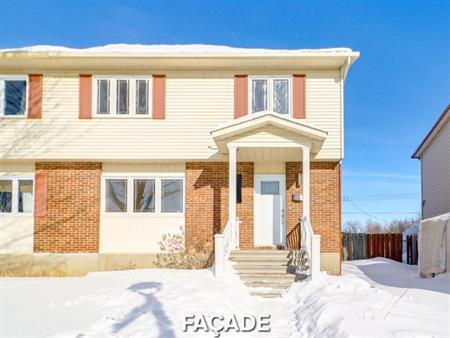 Superbe maison jumelée située à Rivière-des-Prairies 🏡