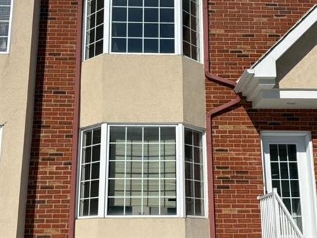 A LOUER *** CONDO / MAISON DE VILLE AVEC GARAGE A LAVAL *** FAUT VOIR –