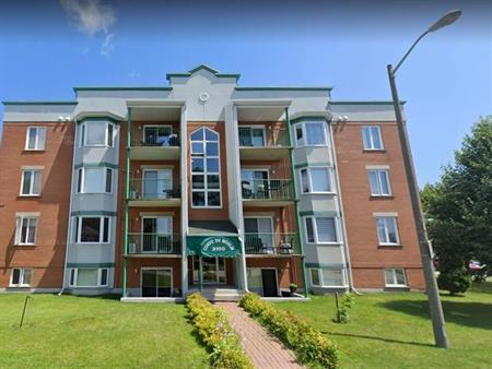 CHARMANT CONDO (TRÈS GRAND 3 1⁄2 PIÈCES) SEMI-MEUBLÉ BEAUPORT