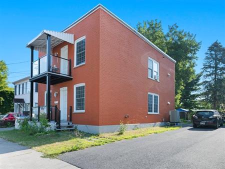 4 1/2 haut de duplex au centre ville