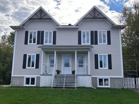 Bromont - Superbe 5 ½ entièrement rénové sur deux étages