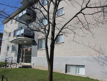 2 ½ studio, à louer, Laval, (LDR), tout inclus, libre 1ier juillet à pied métro cartier