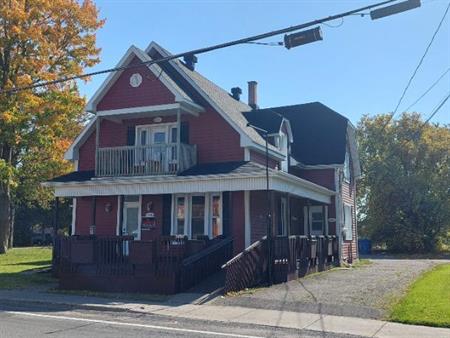 Très grand 5 et demi, Farnham, animaux acceptés