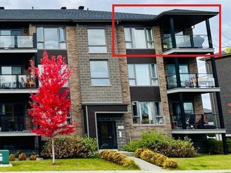 LUXUEUX CONDO 4 ½ - dernière étage + GARAGE + Remise – 2050$