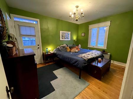Grand 7½ lumineux avec jardin – Villeray – 10 min métro Jean-Talon – 1500 pi²