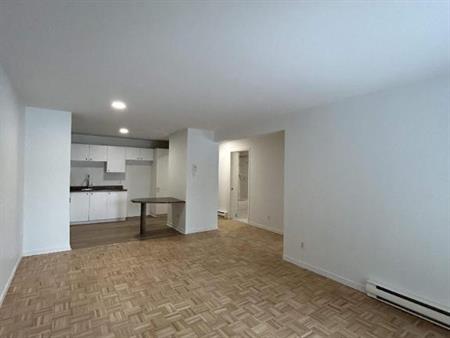 1 CH - 1 SDB - Saint-Charles-Borromée - $1,150 /mo