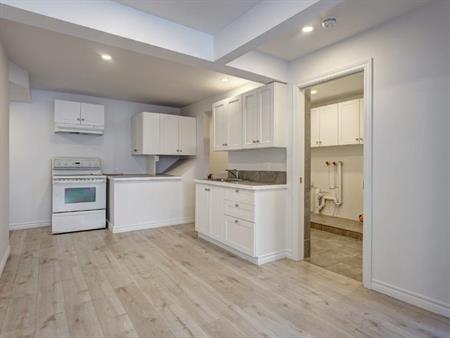 3 1/2 rénové à neuf à St-Eustache - Libre maintenant - TOUT INCLUS