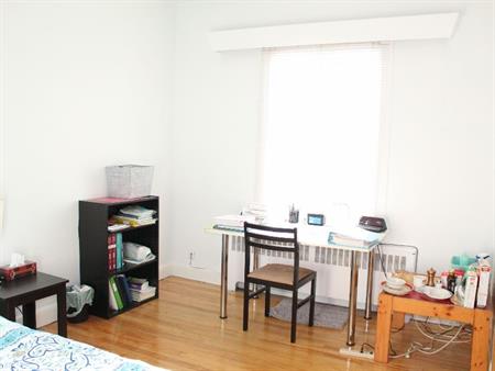 Québec – Chambre au 2e étage près cégep Fx Garneau et université – Dans un appartement de 3 chambres seulement