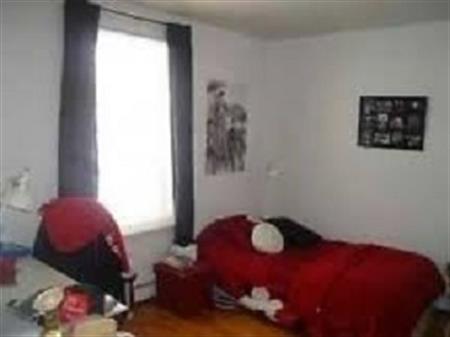 Sainte-Foy – Près cégep Garneau et université – Chambre au 1er étage