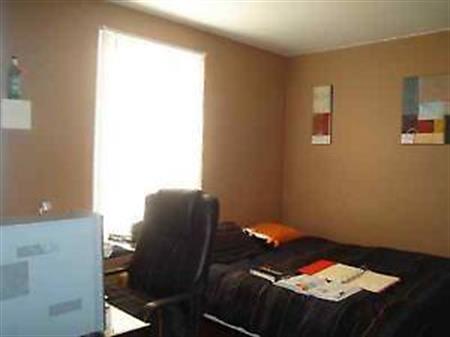 Québec – Belle chambre au 2ième étage – Très ensoleillé près cégep Garneau et université