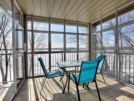 Laval – Grand condo 5 1/2 à louer à long terme