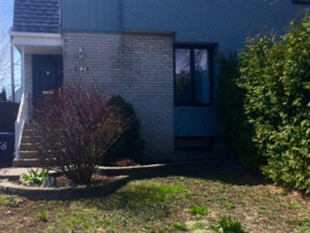 Cottage semi-détaché à louer au cœur de Laval