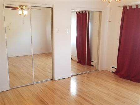 Longueuil – Super grand logement 5 1/2 à louer – Chauffé – Hydro-Québec compris – Rénové