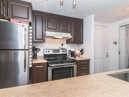 Très beau condo de 2 chambres avec de belles dimensions