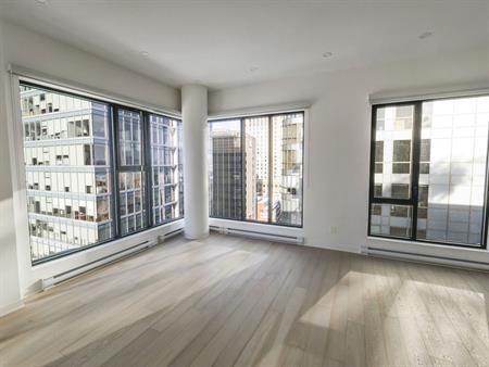 ᐅ Ville-Marie – Montreal – Brand New Penthouse 3 Bed+2.5 Bath Downtown – Skyline View