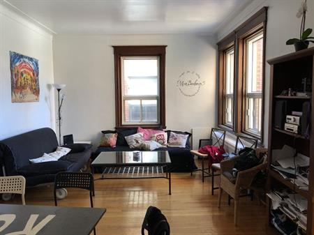 Montréal – Immense 4 1/2 disponible à louer – Tout meublé – Tout inclus