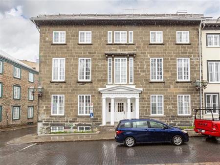 4 1/2, Vieux Quebec, disponible immediatement