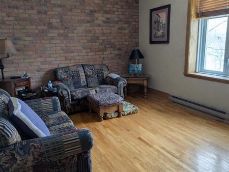 Très beau 6 1/2 à louer